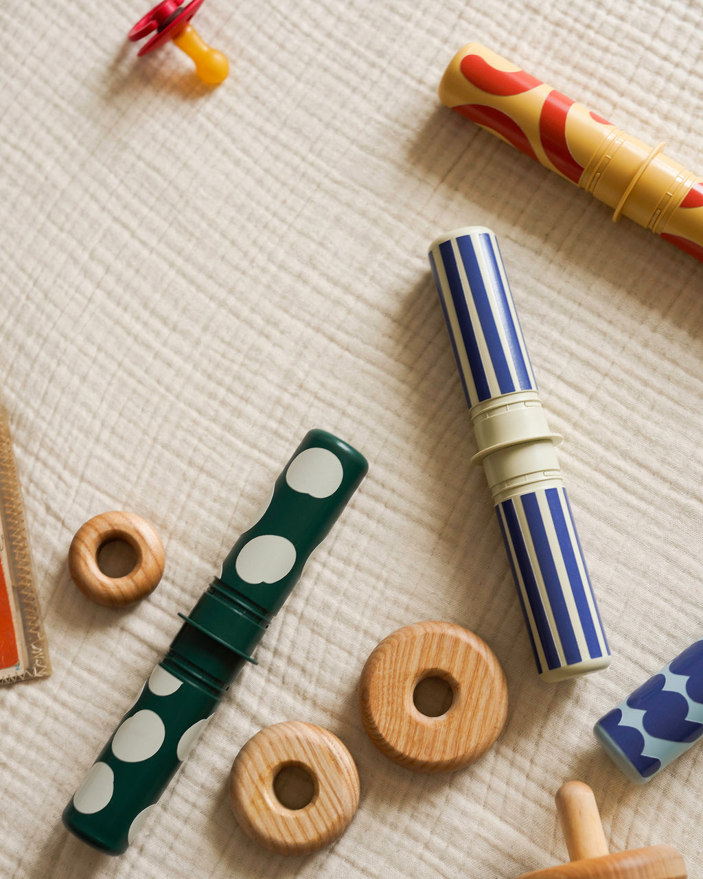 MODU Rattle Pegs Mixed – Set di 5 bastoncini a sonagli